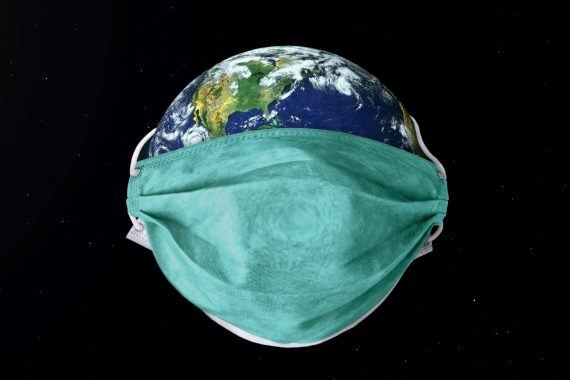 Planet Erde mit Mund-Nase-Bedeckung